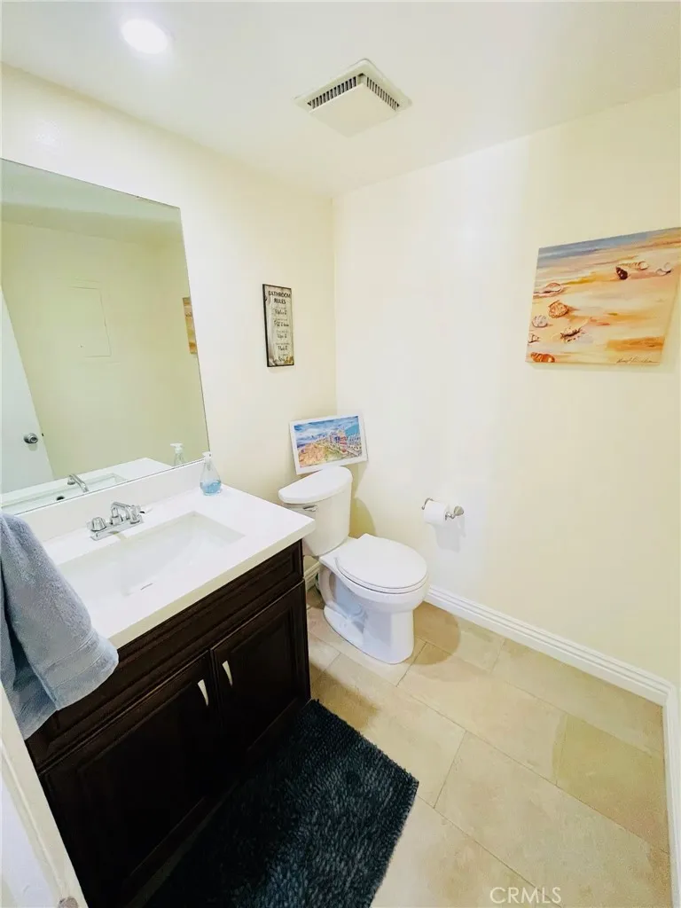 227 E Burbank Boulevard E, Burbank, California 91502 home-pic-12